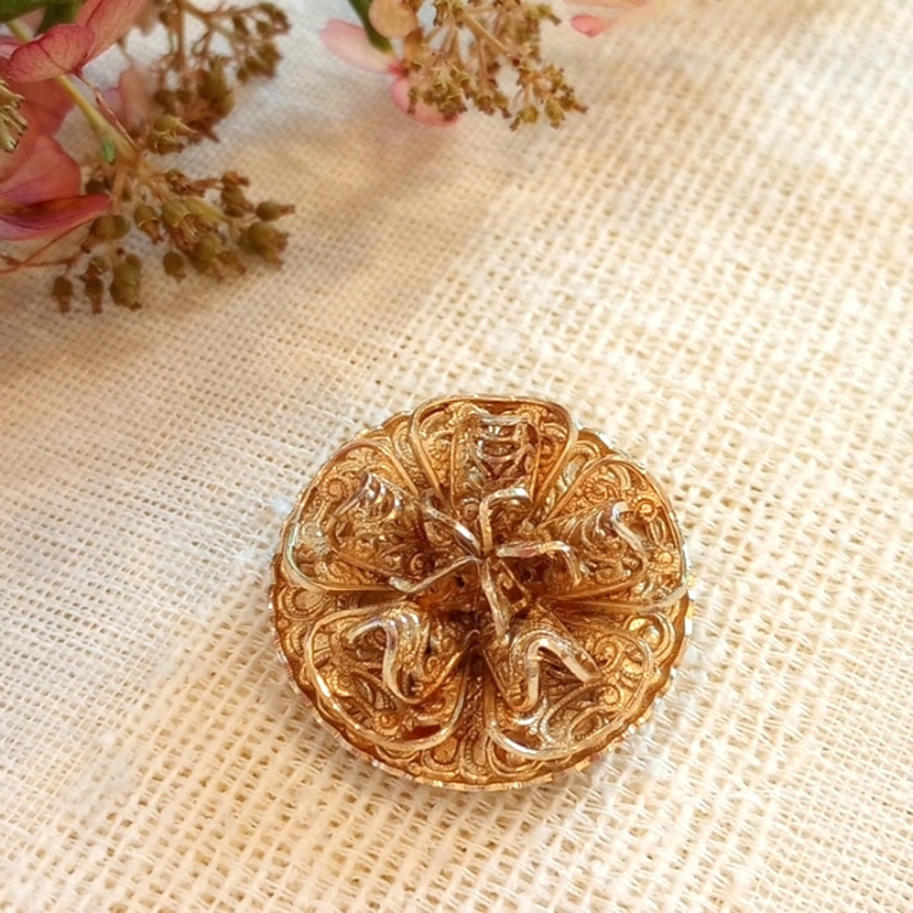 Vintage Gold tone Filigree Scarf Clip Circa 1960s FREE W BUNDLE!!